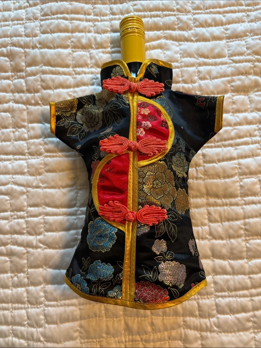 Kimono Style Black and Red Bottle Jacket Cover